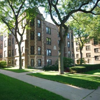 Chicago apartment courtyard